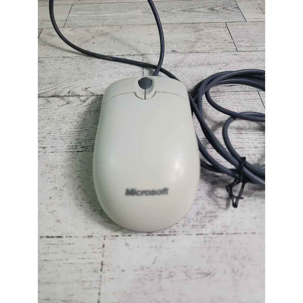 y2K Microsoft Basic Optical Wired USB 3-Button Mouse X800898-122 Off White